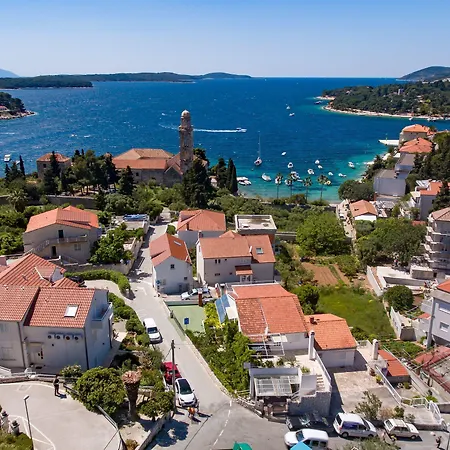 Jacky Hvar Town